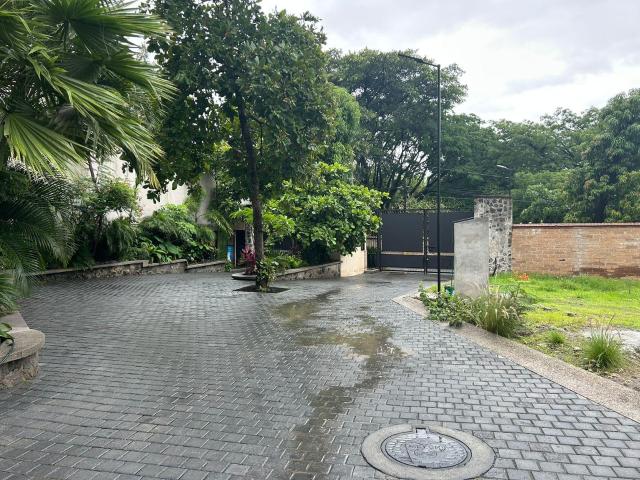 Lotes en venta en fracc. con vigilancia. Acapantzingo, Cuernavaca