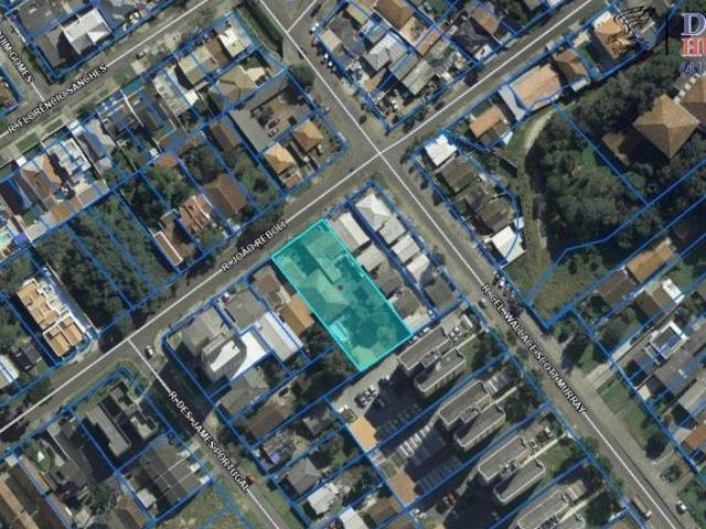 Lote/Terreno ZR4, com 12m de testada x 56m, com 672 m², no Bairro Santa Cândida