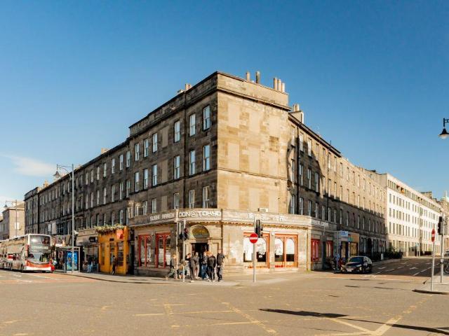 Lothian Road, New Town, Edinburgh, EH3 3 bed flat to rent £2,100 pcm £485 pw