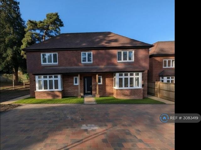 Lothian Wood, Tadworth, KT20 4 bed detached house to rent £4,750 pcm £1,096 pw