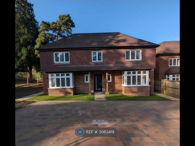 Lothian Wood, Tadworth KT20, 4 bed detached house to rent, £4,750 pcm | PrimeLocation