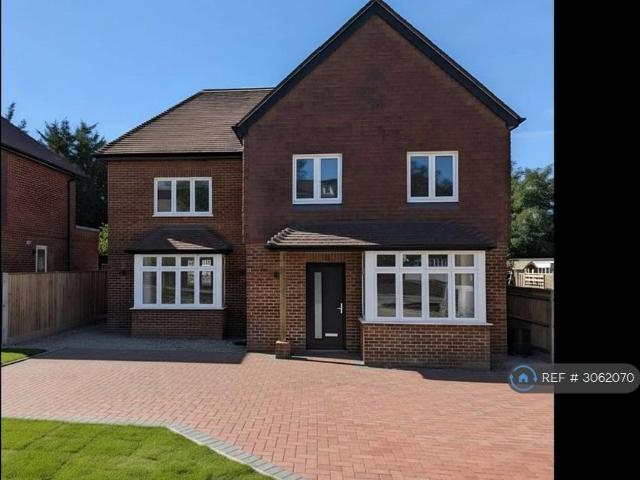 Lothian Wood, Tadworth, KT20 4 bed detached house to rent £5,000 pcm £1,154 pw