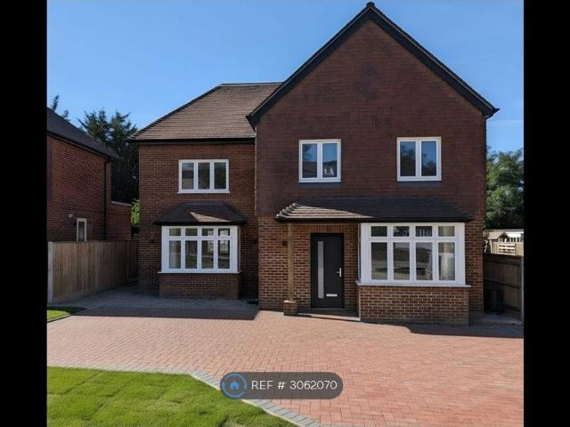 Lothian Wood, Tadworth KT20, 4 bed detached house to rent, £5,000 pcm | PrimeLocation