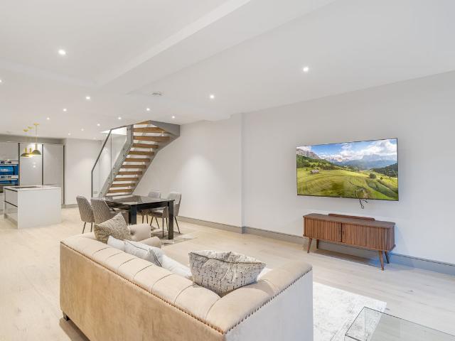 Lots Road, Chelsea SW10, 3 bed flat to rent, £4,900 pcm | PrimeLocation