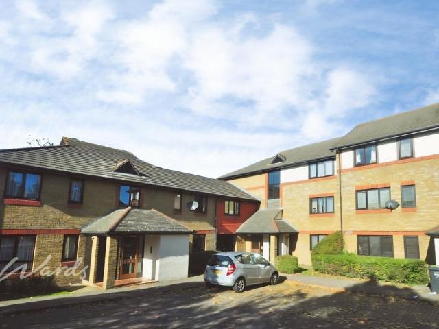 Louvain Road Greenhithe DA9 2 bed flat to rent £1,450 pcm £335 pw