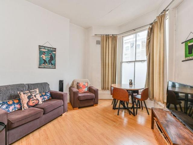 Louvaine Road, Clapham Junction. 1 bed flat to rent £2,100 pcm £485 pw