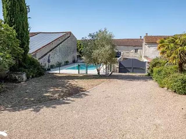 Louzignac 17160 Achat / Vente maison 6 pièces t6 parking