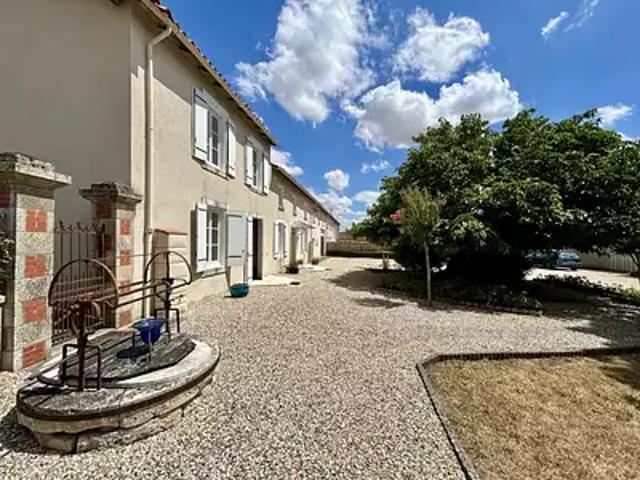 Loubigné 79110 Achat / Vente maison 14 pièces t14 piscine jardin