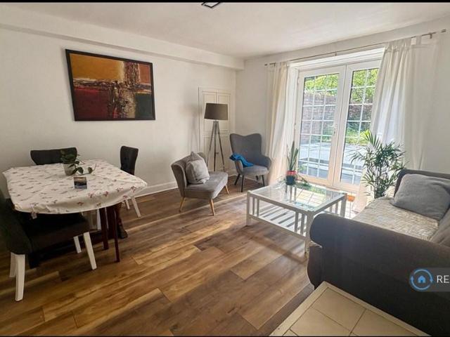 Loudon Terrace, Glasgow, G12 2 bed flat to rent £2,000 pcm £462 pw