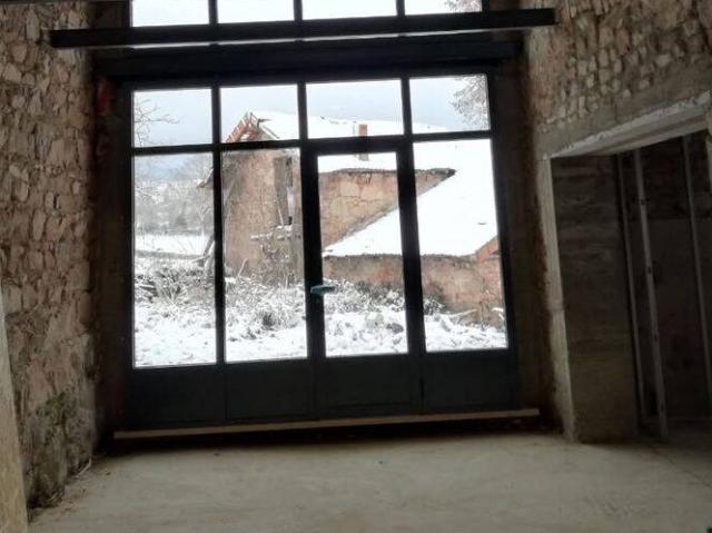 Loue maison entièrement rénovée avec très grand terrain