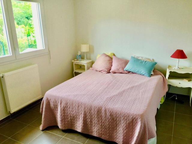 Loue maison meublée Lambesc