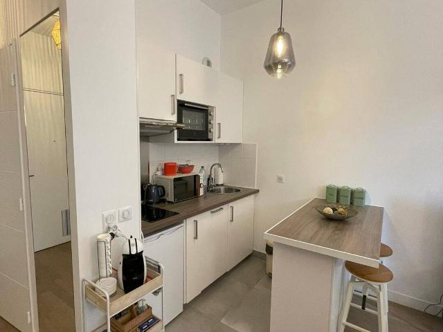 Loue meublé de 34M2, 1 pièce et une terrasse de 10M2 Levallois Perret