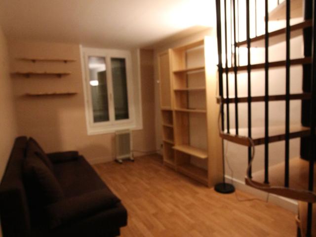Loué avec Gérard POUDEVIGNE, 3 pièces meublé. Duplex à LE PORT MARLY