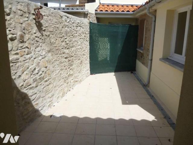 Loue Appartement à Port Saint Père BOURG T2 RDC Cour fermée