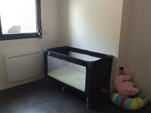 LOUE APPARTEMENT T3 de 76 m² au centre du village de BEAUMONT LOUESTAULT