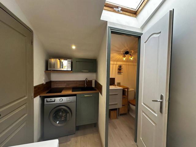 Loue charmant studio mezzanine meublé et rénové “Bohème”