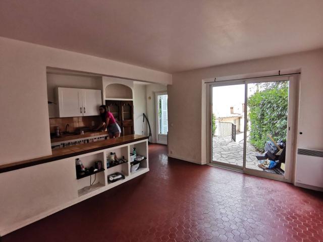 Loue petite maison mitoyenne sur fayence