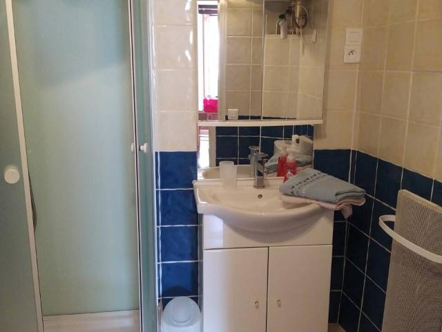 loue studio 24 m2 vals les bains 310€/mois