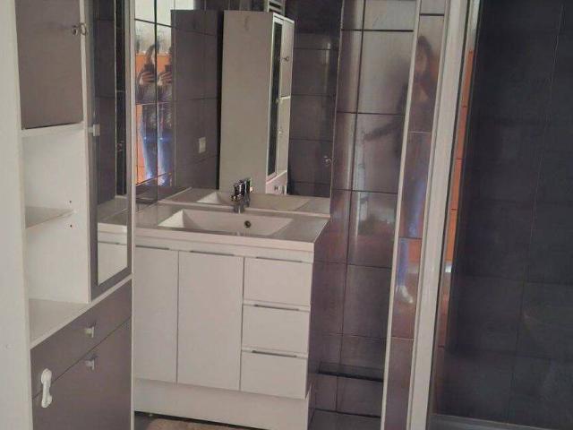 Loue T1 meuble de 26m et place parking au pied du metro Villejuif Paul Vaillant Couturier