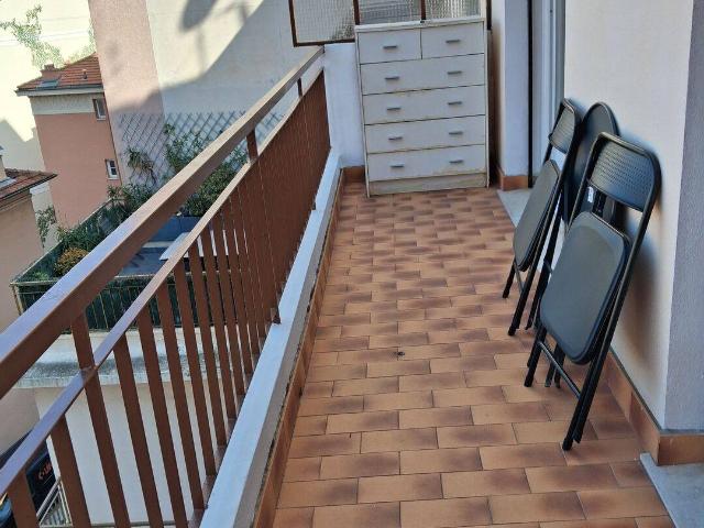 loue 2 pièces meublé 55m2 16m2balcon vue mer climatisation a 1 mètre de Monaco. refait a neuf mobilier neuf. proche de toutes commodités