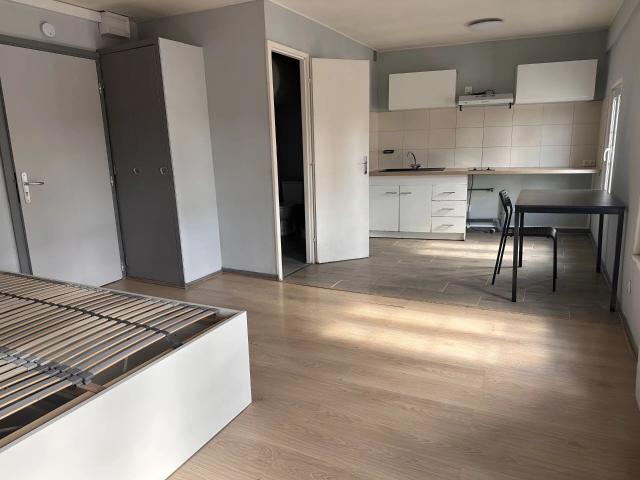 Louer appartement de 1 pièce 27 m² 479 € à Niort 79000: une annonce Arthurimmo.com