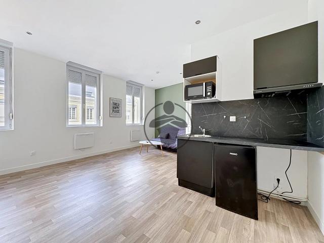 Louer appartement de 1 pièce 29 m² 360 € à Saint Quentin 02100: une annonce Arthurimmo.com