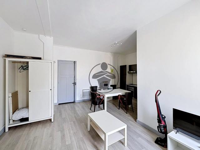 Louer appartement de 1 pièce 30 m² 380 € à Saint Quentin 02100: une annonce Arthurimmo.com