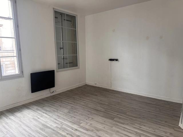 Louer appartement de 2 pièces 25 m² 479 € à Niort 79000: une annonce Arthurimmo.com