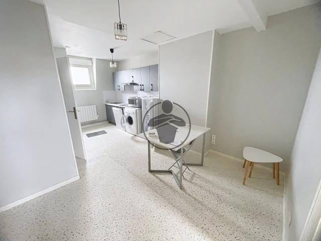 Louer appartement de 3 pièces 43 m² 445 € à Saint Quentin 02100: une annonce Arthurimmo.com
