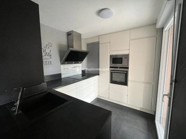 Louer appartement de 3 pièces 64 m² 750 € à Millau 12100: une annonce Arthurimmo.com