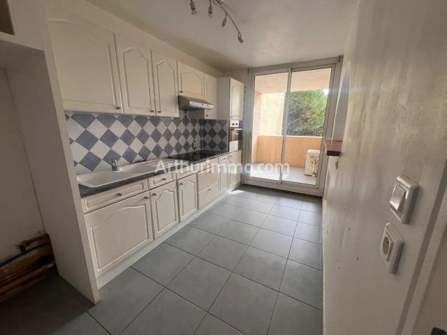 Louer appartement de 3 pièces 66 m² 1 381 € à Sainte Maxime 83120: une annonce Arthurimmo.com