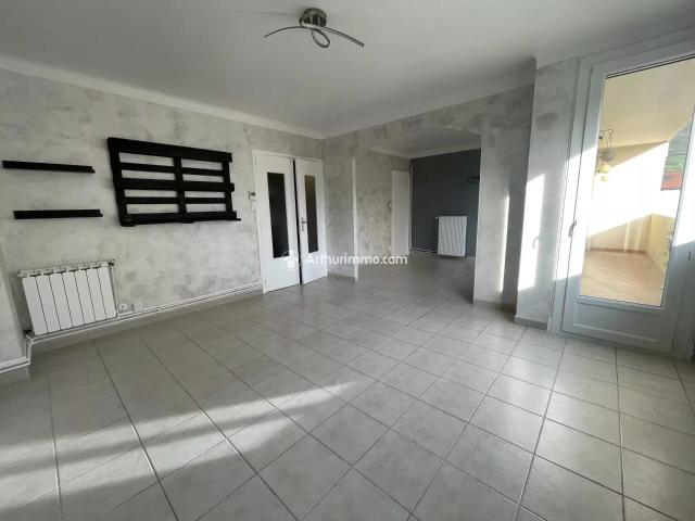 Louer appartement de 3 pièces 68 m² 670 € à Millau 12100: une annonce Arthurimmo.com