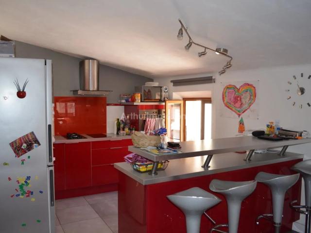 Louer appartement de 3 pièces 85 m² 800 € à Salernes 83690: une annonce Arthurimmo.com