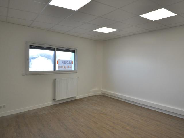 Louer local commercial 2 pièces 63 m²