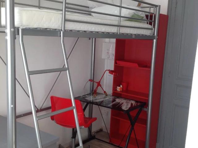 Louer maison de 13 pièces 272 m² 79 € à Saint Quentin 02100: une annonce Arthurimmo.com