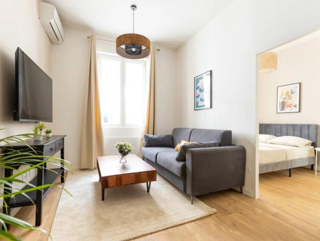 Louer Marseille 13001 Centre Ville / Rome T2 meublé 37m2 rénové à neuf