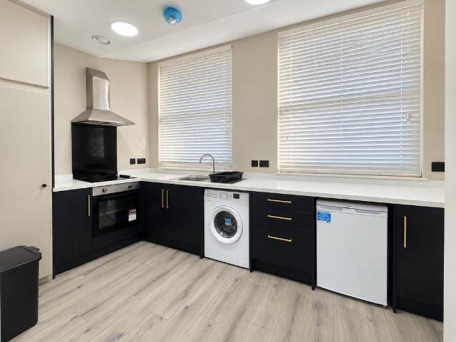 Loughborough LE11 1 bed flat to rent £950 pcm £219 pw