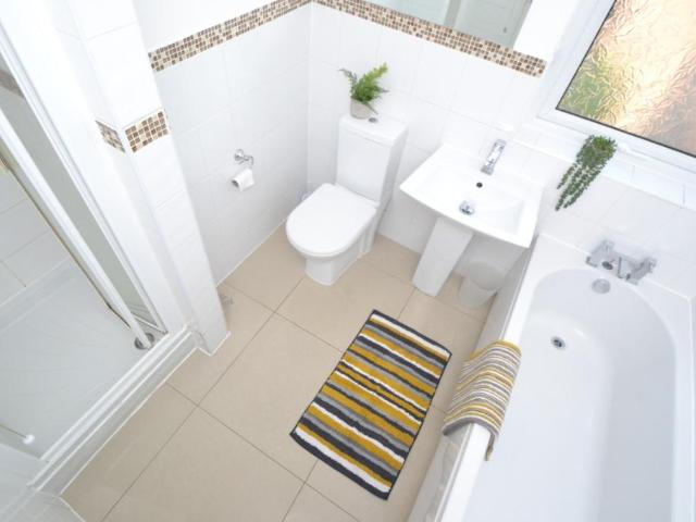 Loughborough Road, West Bridgford NG2 6 bed semi detached house to rent £3,033 pcm £700 pw