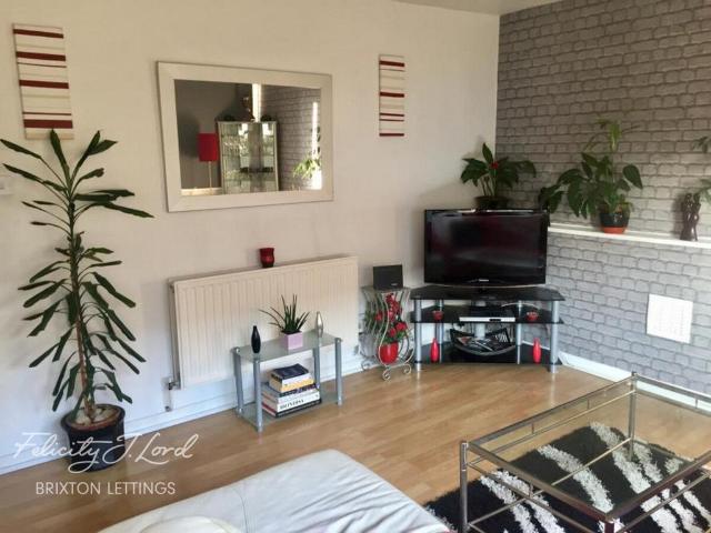 Loughborough Road, London 2 bed flat to rent £1,900 pcm £438 pw