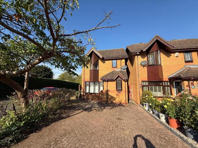Loughton 3 bed detached house to rent £1,650 pcm £381 pw