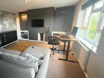 Loughton Way, Buckhurst Hill, IG9 6AH, United Kingdom | 2 bed house for rent #167623536 | Rentberry