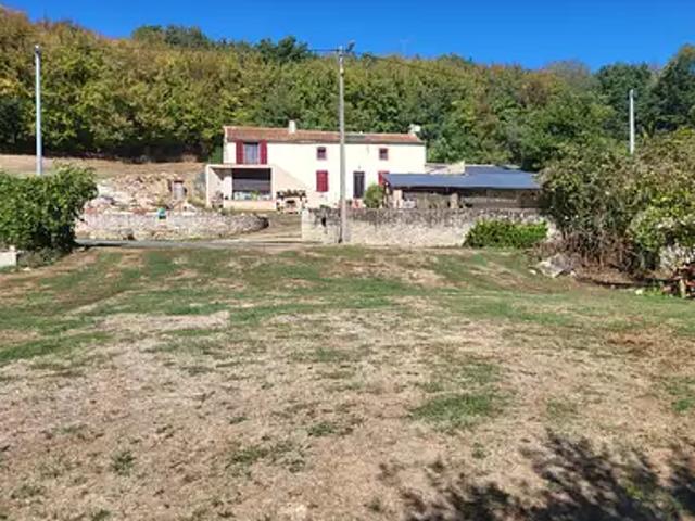 Louin 79600 Achat / Vente maison 7 pièces t7 jardin terrasse
