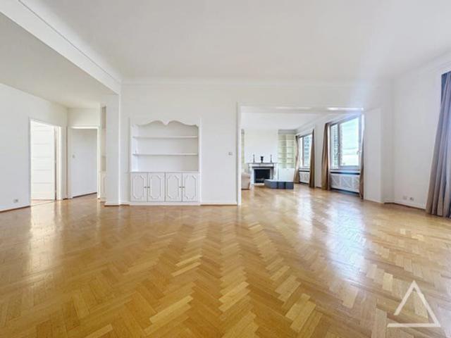 Louise, 2 bedroom apartment + cellar and garage box