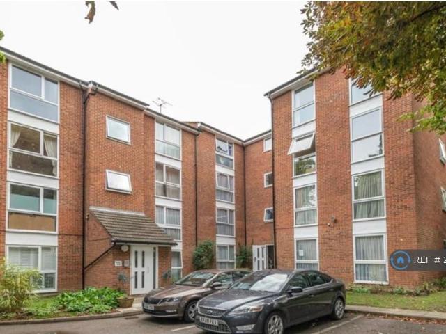 Louise Court, London, E11 2 bed flat to rent £1,850 pcm £427 pw