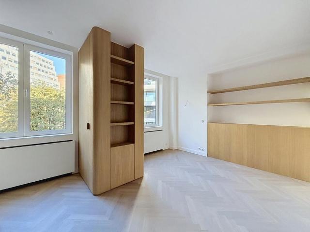 Louise / Abbaye: Stunning two bedroom flat