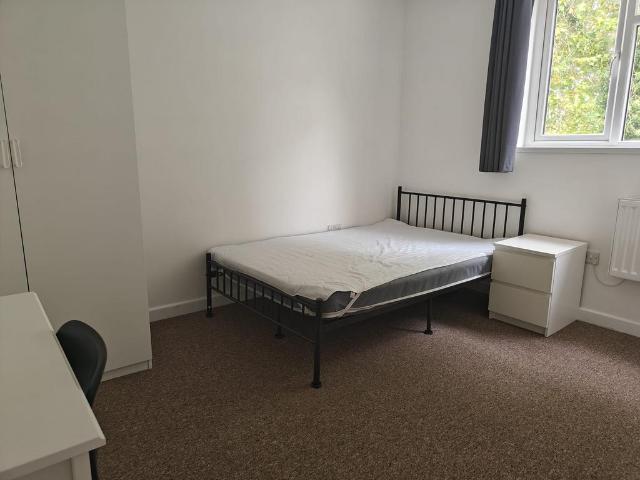 Louise Avenue, Mangotsfield, Bristol. House share to rent £775 pcm £179 pw