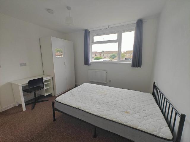 Louise Avenue, Mangotsfield, Bristol. 1 bed in a house share to rent £775 pcm £179 pw