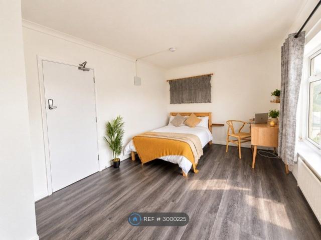Louise Gardens, Rainham RM13, 4 bed terraced house to rent, £2,290 pcm | PrimeLocation