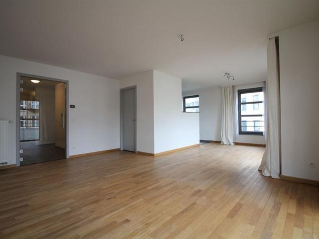Louise district apartment