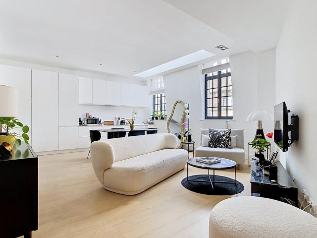 Louise district/Place Stéphanie superb and bright FURNISHED apartment